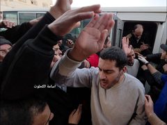 وصول ستة اسرى محررين الى مستشفى الاقصى