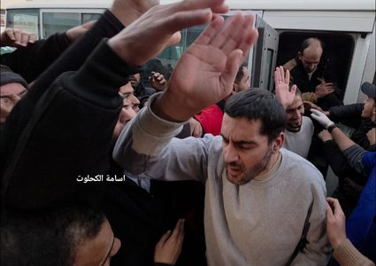 وصول ستة اسرى محررين الى مستشفى الاقصى