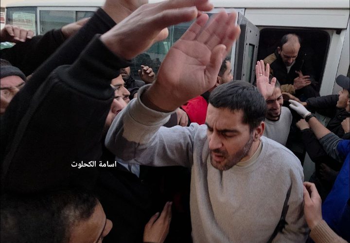 وصول ستة اسرى محررين الى مستشفى الاقصى