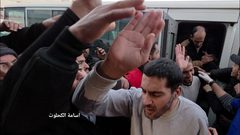 وصول ستة اسرى محررين الى مستشفى الاقصى