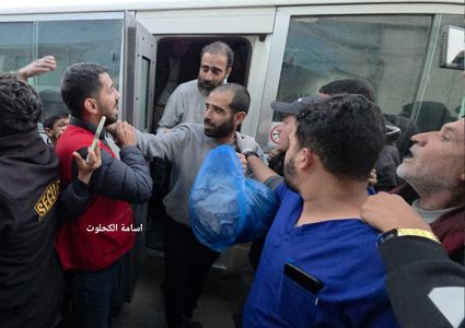 وصول ستة اسرى محررين الى مستشفى الاقصى