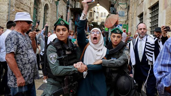 مخابرات الاحتلال تستدعي عدداً من المقدسيين وتُبعد مرابطة عن الأقصى