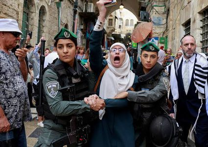 مخابرات الاحتلال تستدعي عدداً من المقدسيين وتُبعد مرابطة عن الأقصى