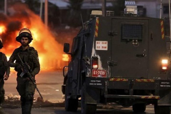 إصابات بالاختناق خلال اقتحام الاحتلال بلدة بيت أمر شمال الخليل