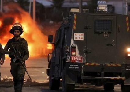 إصابات بالاختناق خلال اقتحام الاحتلال بلدة بيت أمر شمال الخليل