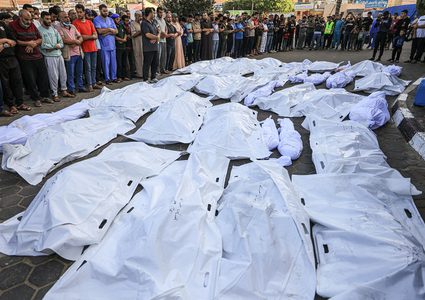 نقل رفات 50 شهيدا من "مقبرة عشوائية" في مدينة غزة