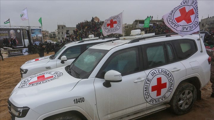 غزة: الصليب الأحمر يسهل نقل 9 معتقلين محررين إلى مستشفى شهداء الأقصى