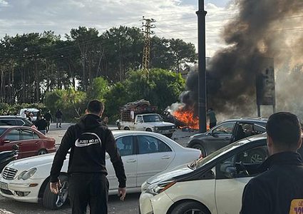 غارة إسرائيلية تستهدف مركبة في مدينة صور جنوب لبنان