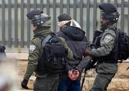 بتسيلم: سجون الاحتلال تحولت إلى شبكة معسكرات تعذيب 84 شهيدًا وقرابة 11 ألف أسير