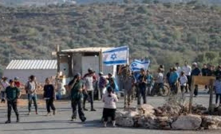 مستوطنون يعتدون على طواقم مصلحة مياه محافظة القدس في عين سامية