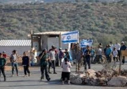 مستوطنون يعتدون على طواقم مصلحة مياه محافظة القدس في عين سامية