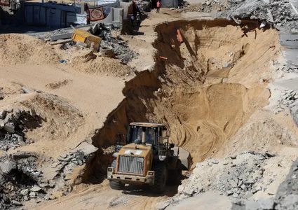 الاحتلال ينبش أكثر من 200 قبر في غزة بحثًا عن جثة آخر الأسرى الإسرائيليين