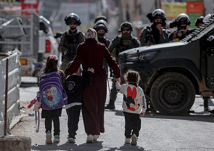 لليوم الثاني.. الاحتلال يواصل اقتحام كفر عقب وتعليق الدوام في المدارس