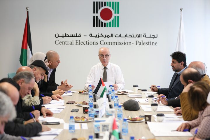 لجنة الانتخابات المركزية تبحث مع الأحزاب والفصائل الاستعدادات للانتخابات المحلية