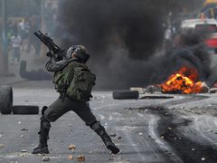 إصابات بالاختناق خلال اقتحام الاحتلال عدة بلدات في محافظة الخليل