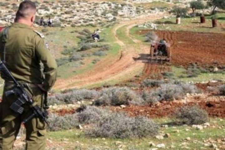 تجريف أراضٍ واقتلاع أشجار في كفر مالك شمال شرق رام الله