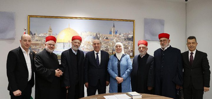 الشيخ يستقبل وفداً من الطائفة السامرية