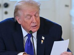 ترامب يراقب إيران عن كثب.. "القرار لم يُحسم بعد"