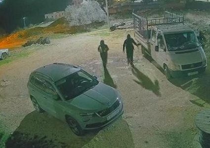 مستوطنون يستولون على دراجة نارية قرب حاجز عطارة شمال رام الله