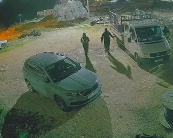 مستوطنون يستولون على دراجة نارية قرب حاجز عطارة شمال رام الله