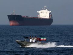 مصر تسعى للإفراج عن 4 مواطنين احتجزتهم إيران على متن ناقلة نفط