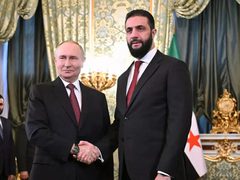 بوتين والشرع يبحثان الوجود الروسي في سوريا وانسحاب من شمال شرق البلاد