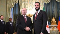بوتين والشرع يبحثان الوجود الروسي في سوريا وانسحاب من شمال شرق البلاد