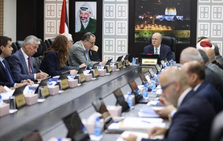 رئيس الوزراء يتابع سير عملية المراجعة الوظيفية في الدوائر الحكومية