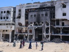 الصحة تناقش إعادة إعمار مستشفيات حكومية في غزة