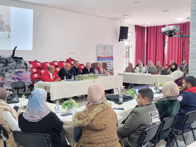 سلفيت: الهلال الأحمر يطلق حملتين لمناهضة العنف وتعزيز اللجان الصحية