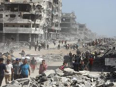 نسف مبان وإطلاق نار مكثف للاحتلال في عدة مناطق بغزة