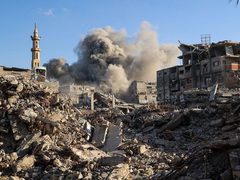 الاحتلال ينسف منازل برفح ويطلق النار وراء الخط الأصفر جنوب وشمال القطاع