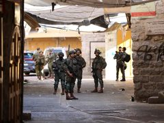 اقتحامات واعتقالات بالضفة والقدس ومستوطنون يقتحمون قبر يوسف في نابلس