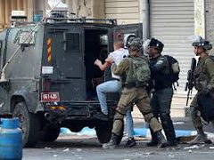 الاحتلال يعتقل مواطنين من بيتا جنوب نابلس