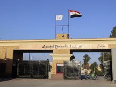 خلاف مصري "إسرائيلي" حول عدد الداخلين والخارجين عبر معبر رفح