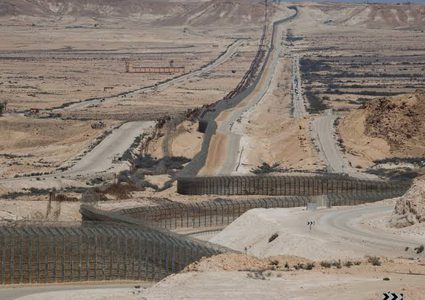 جيش الاحتلال يعلن إحباط محاولة تهريب أسلحة من مصر