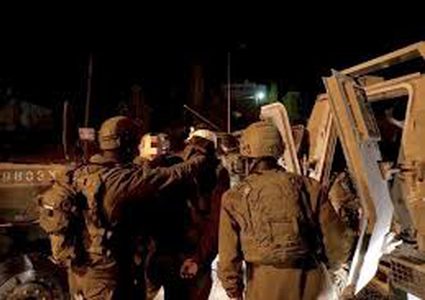 الاحتلال يعتقل شابين من بلدة عزون شرق قلقيلية