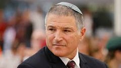 رئيس الشاباك يواجه ضغوطا بعد شبهات تورط قريب له في تهريب بضائع إلى غزة