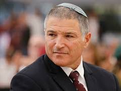 رئيس الشاباك يواجه ضغوطا بعد شبهات تورط قريب له في تهريب بضائع إلى غزة