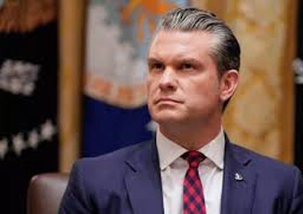 وزير الحرب الأمريكي: مستعدون لتنفيذ أوامر ترامب بشأن إيران