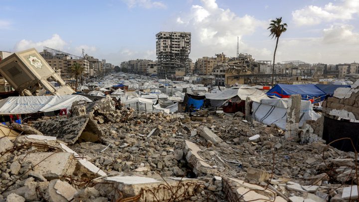 6 إصابات في قصف الاحتلال خيمة تؤوي نازحين بمواصي خان يونس