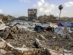 6 إصابات في قصف الاحتلال خيمة تؤوي نازحين بمواصي خان يونس