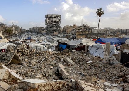 6 إصابات في قصف الاحتلال خيمة تؤوي نازحين بمواصي خان يونس