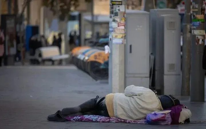 العرب والحريديم يشكلون الغالبية: مليونا إسرائيلي تحت خط الفقر