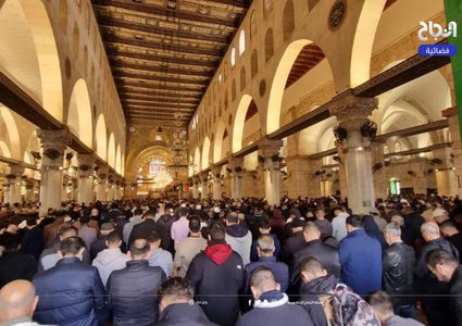 70 ألفا يؤدون صلاة الجمعة في المسجد الأقصى