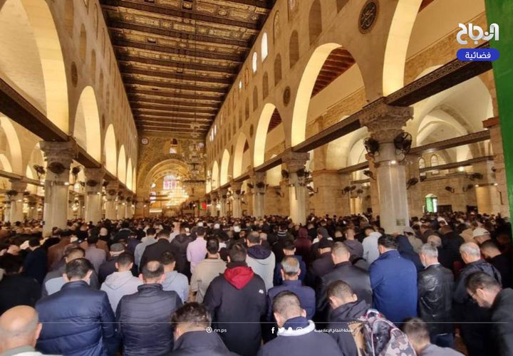 70 ألفا يؤدون صلاة الجمعة في المسجد الأقصى