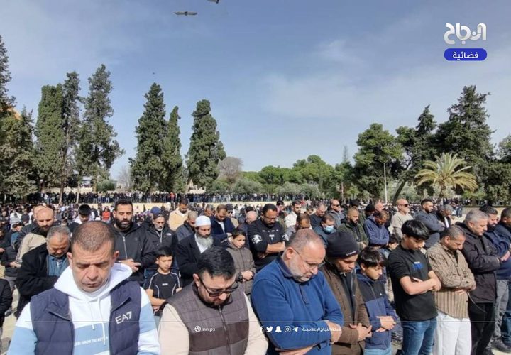 70 ألفا يؤدون صلاة الجمعة في المسجد الأقصى