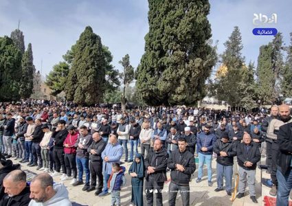 70 ألفا يؤدون صلاة الجمعة في المسجد الأقصى