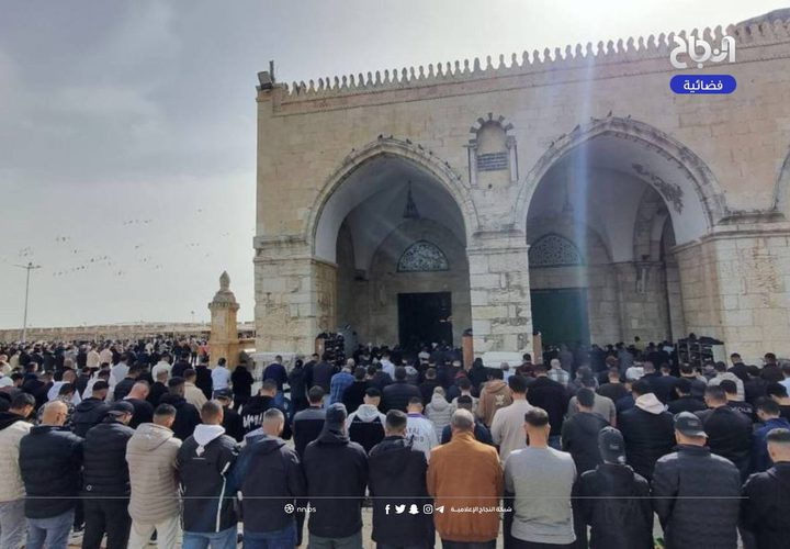 70 ألفا يؤدون صلاة الجمعة في المسجد الأقصى