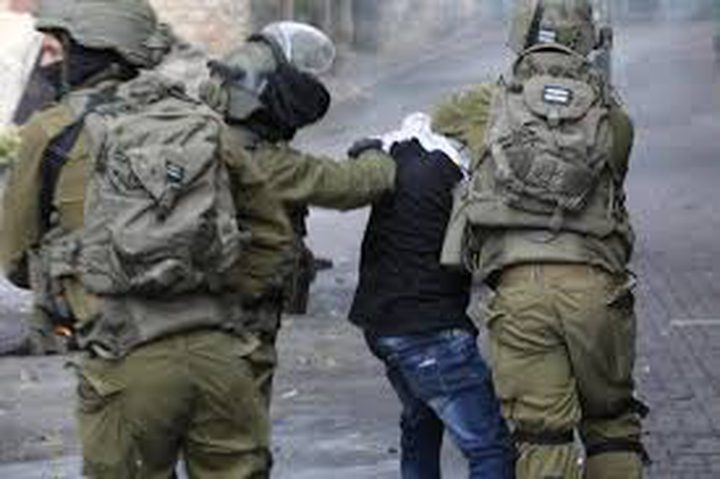 الاحتلال يعتقل طفلا وشقيقته ومواطنا في المغير شرق رام الله